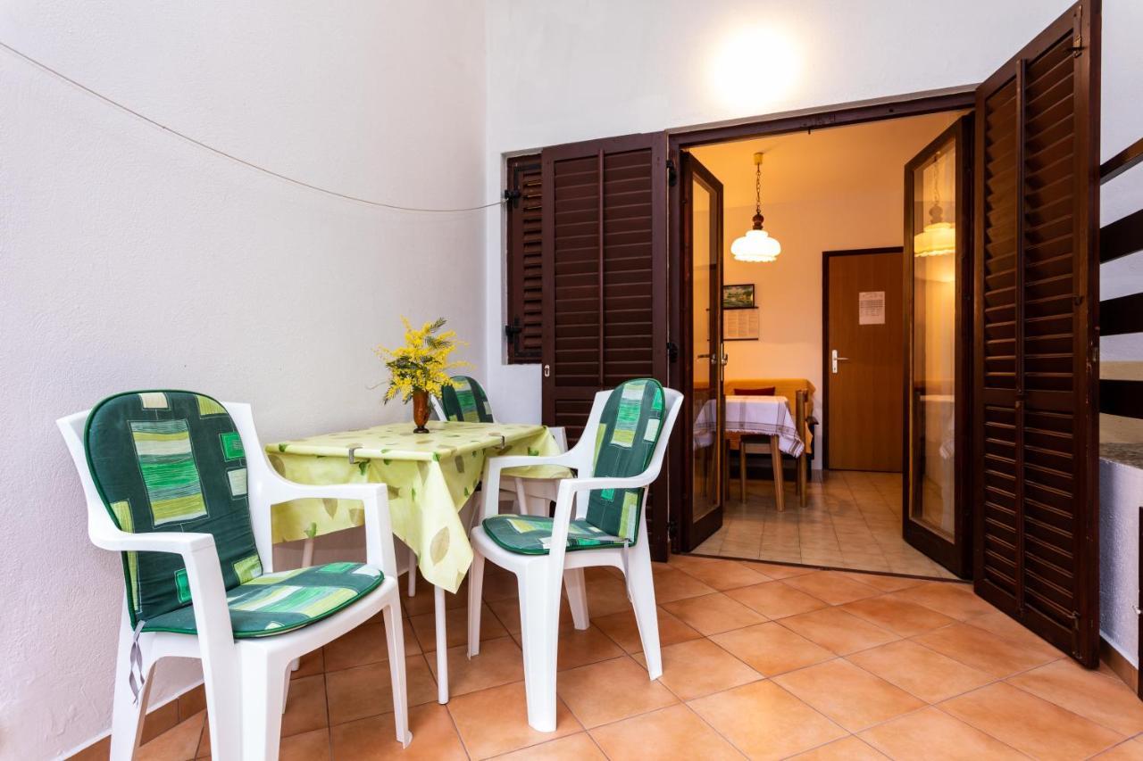Rooms & Studio Apartment Mira Baska  Luaran gambar